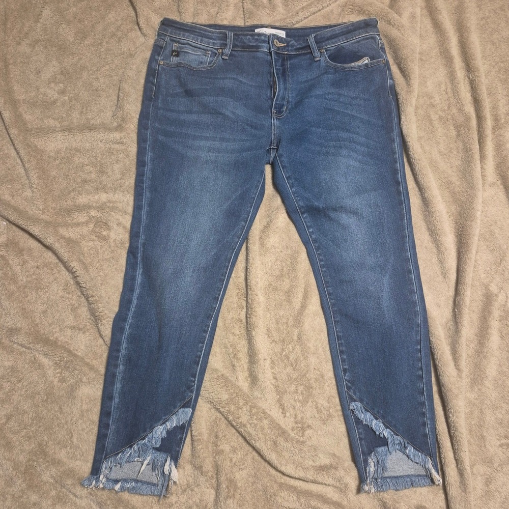 KanCan Maurices Womens Skinny Jeans Medium Wash Frayed Tulip Hem Size 32 126088